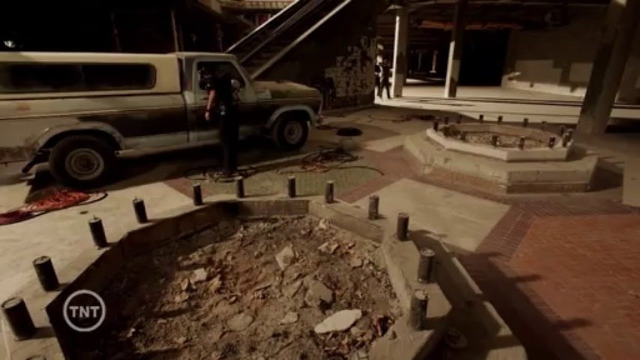 Southland S5-E9 - CHAOS