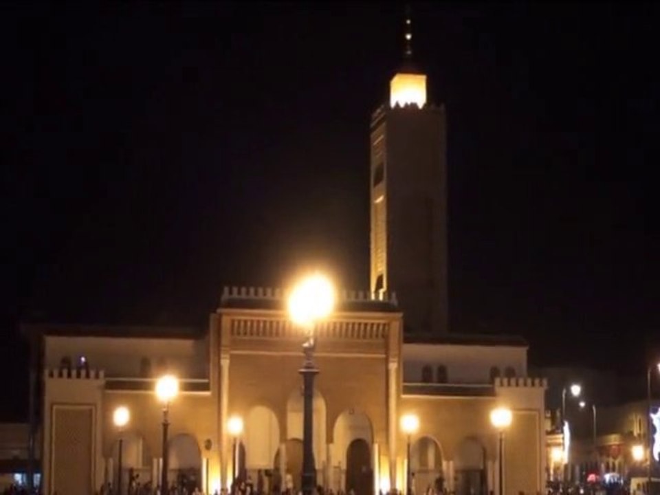 الفنان محمد التهامي الحراق في مدينة وجدة  ساحة سيدي عبد الوهاب festival international du rai a oujda maroc