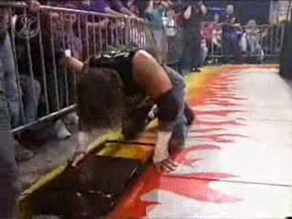 wcw nitro '98 - goldberg vs raven