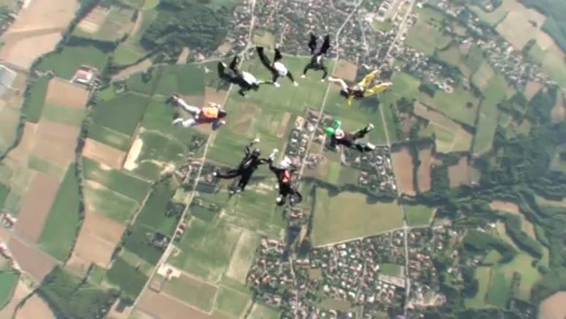 PARACHUTISME – RASSEMBLEMENT FEMININ NATIONAL 2013 : VOL RELATIF A 8 Saut 1 27juillet2013