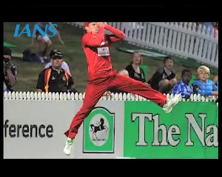 Kohli given out on controversial catch