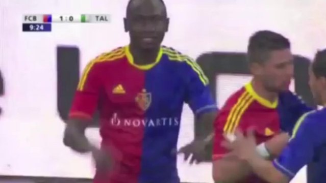 Jacques Zoua: Hamburgs neuer Stürmer in Aktion