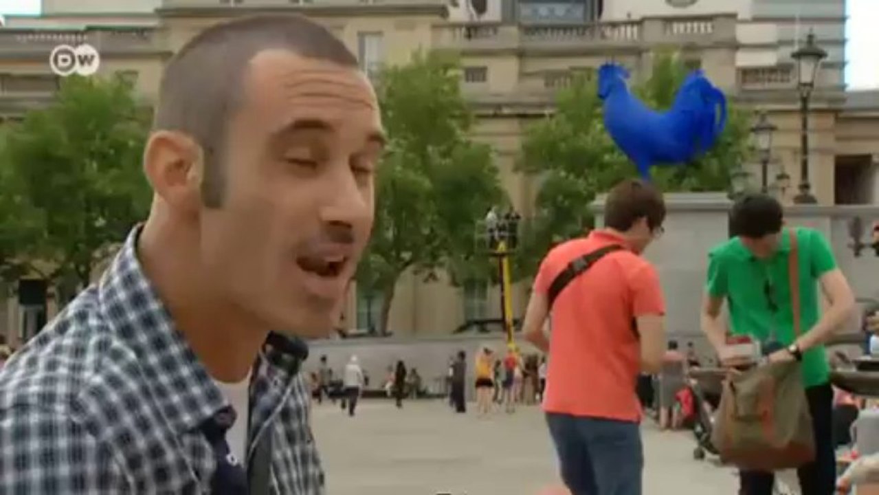 Blauer hahn auf dem trafalgar square | euromaxx