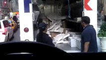 Des employés de FEDEX filmés en train de balancer les cartons dans le camion !! Mauvais buzz pour la marque..