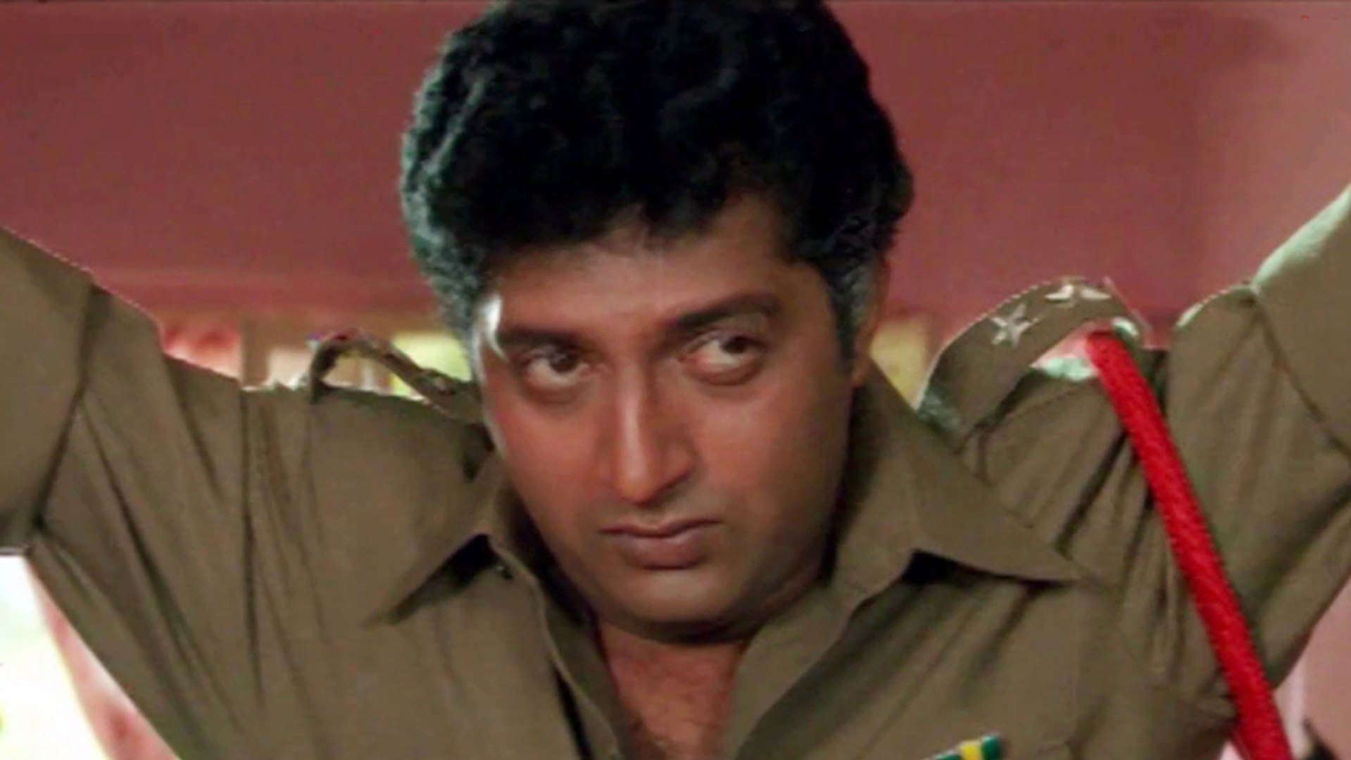 Sadist Police officer Prakash raj with his family..action comedy