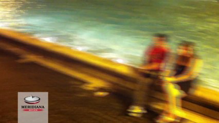 Fontana di Trevi assediata dai fotografi del Bangladesh. Ma chi li gestisce?