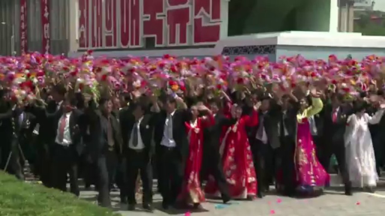 La Corée du Nord expose ses missiles lors d'une grande parade