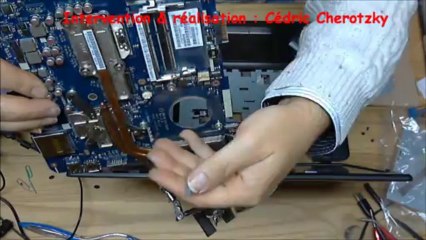 Asus X53 T réparation charnière et ventilation partie 4 sur 5