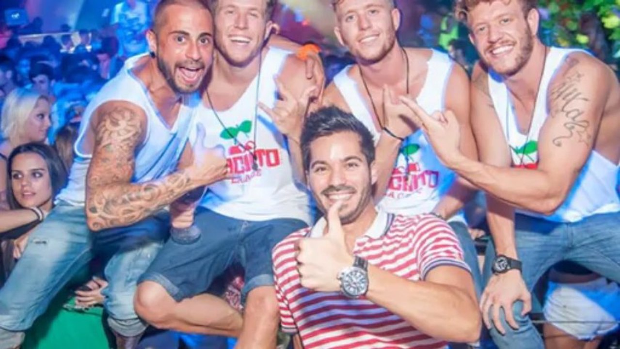 CUMPLE NANDO