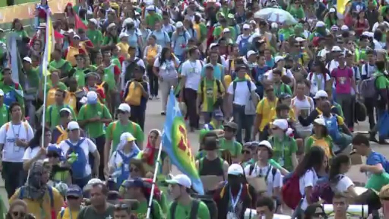 Peregrinos convergem à Copacabana
