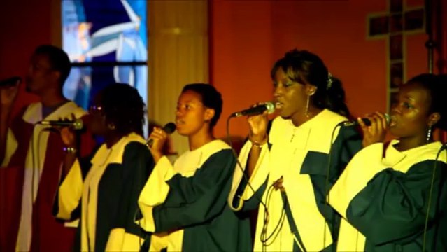 HOLY HOLY.... praise Him and lift Him up/ GOSPEL SINGERS MK