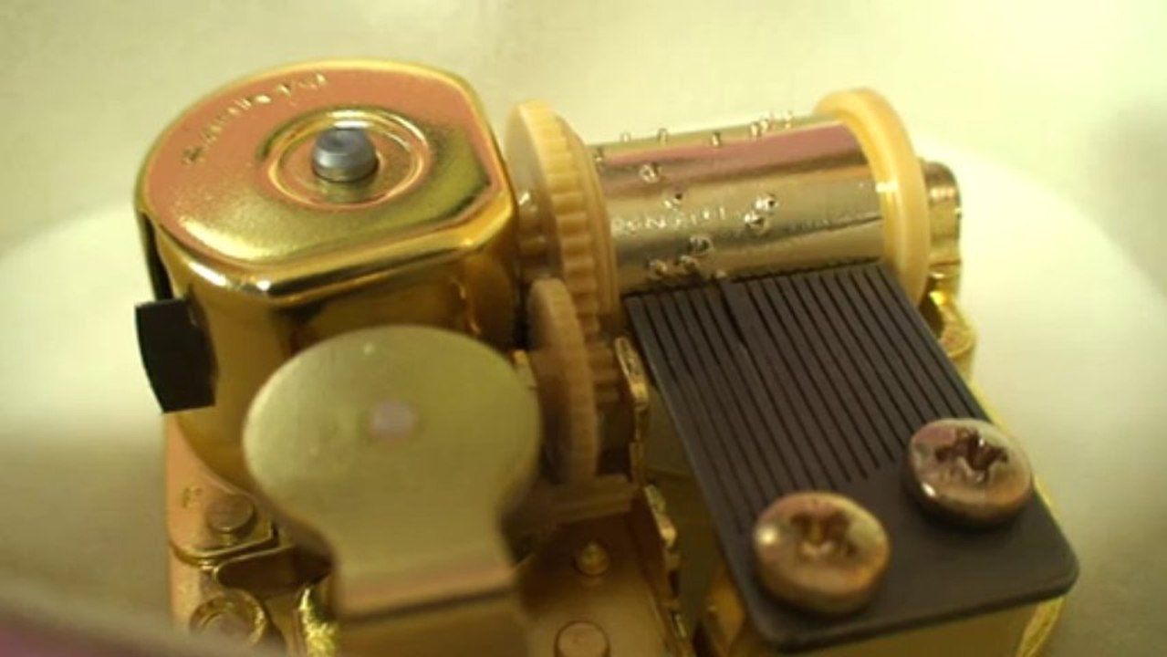 Kiss the rain music box