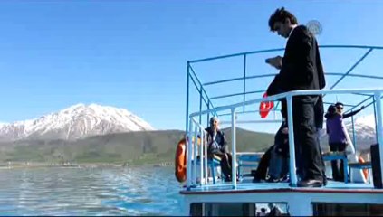 Van Gölü renk değiştiriyor