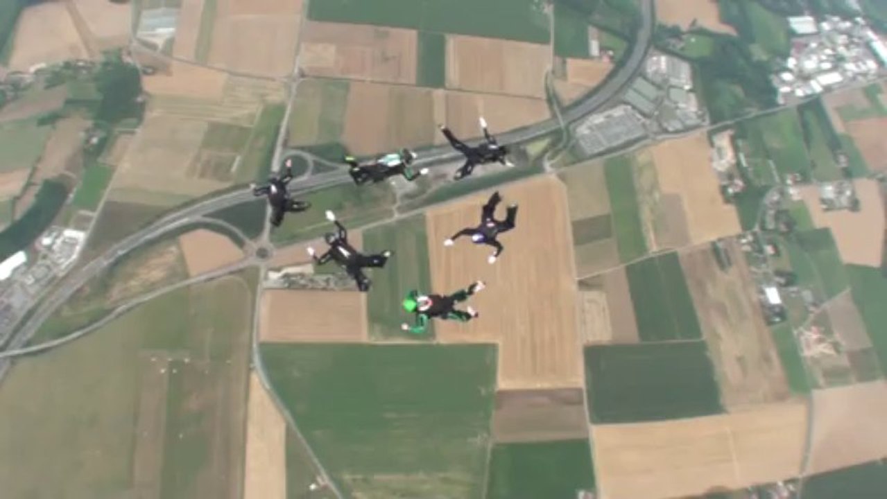 PARACHUTISME – RASSEMBLEMENT FEMININ NATIONAL 2013 : Vol relatif  "grande formation 28 juillet"