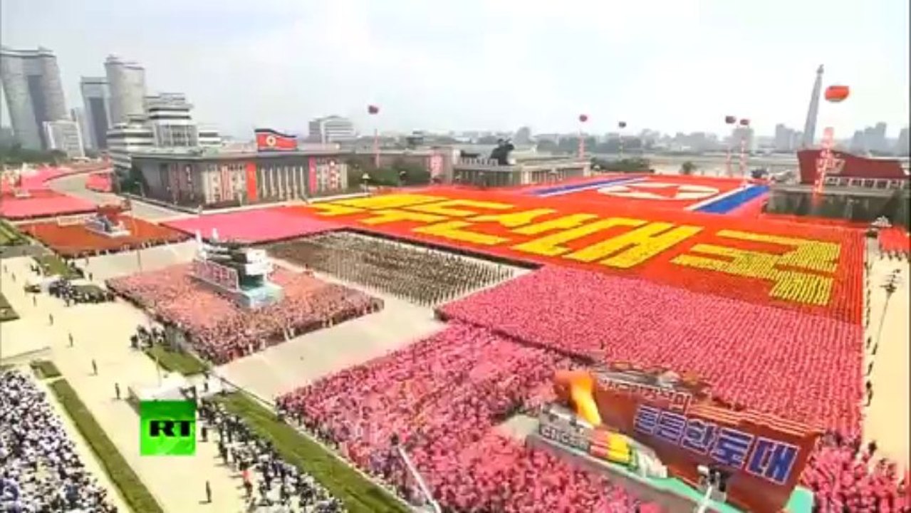 Awesome Parade pageantry in Pyongyang N. Korea. A real choregraphy!