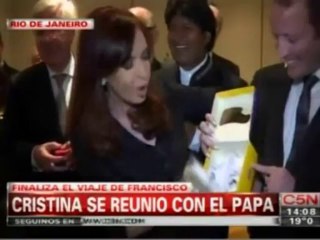 EL PAPA FRANCISCO SALUDÓ A CRISTINA Y LE DIO UN REGALO PARA SU NIETO