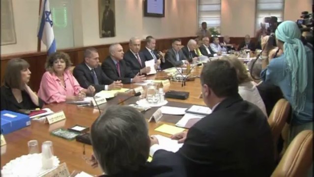 Israel vai libertar 104 prisioneiros palestinos