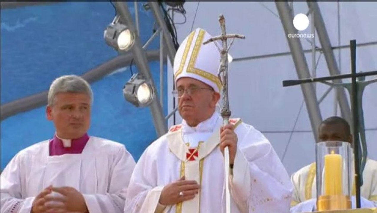 Trois millions de personnes pour écouter le pape à...