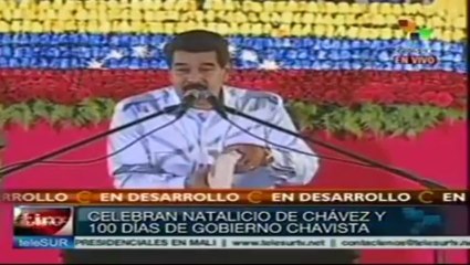 Presenta presidente Maduro biografía sobre Hugo Chávez