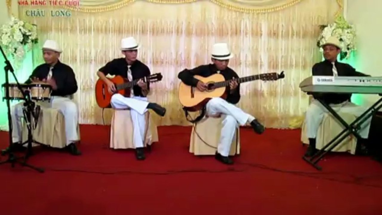 Ban nhạc Flamenco Tumbadora Thanh Tùng hòa tấu-Rubia