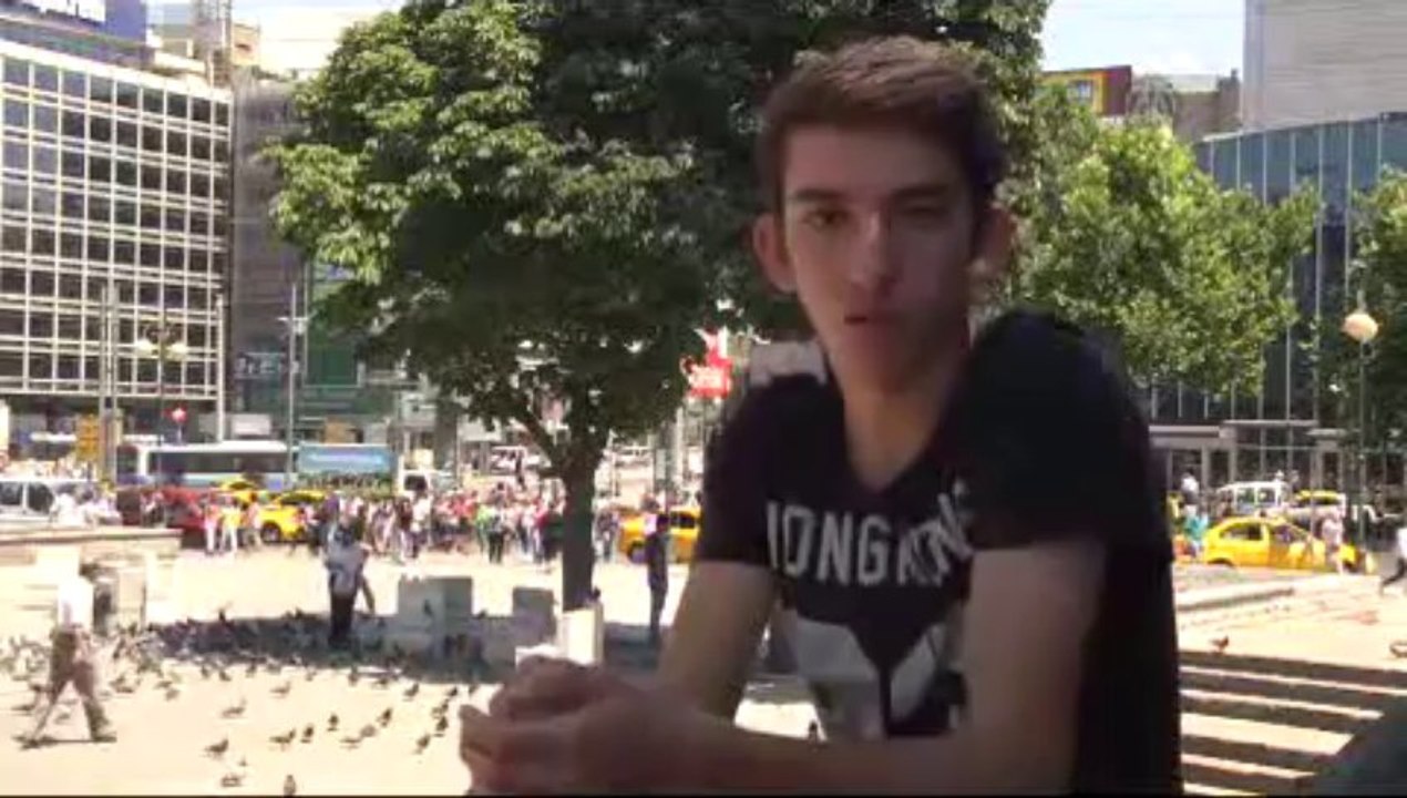 Yer çekimine meydan okuyan gençler