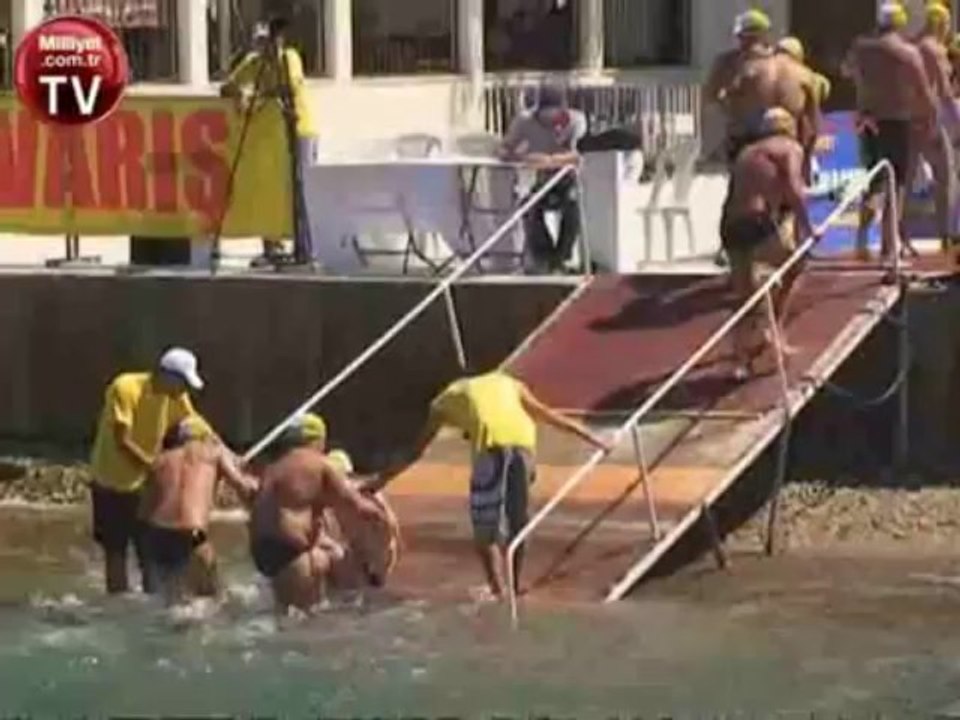 Yüzme yarışında duş rezaleti