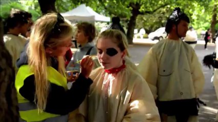 Fun 'Sumo Run' in London's Battersea Park