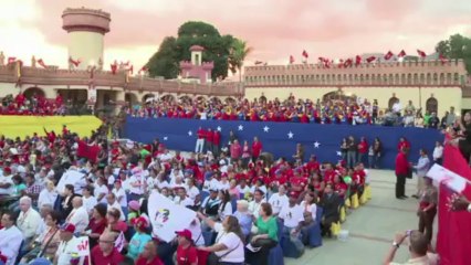 Venezuelanos lembram nascimento de Chávez