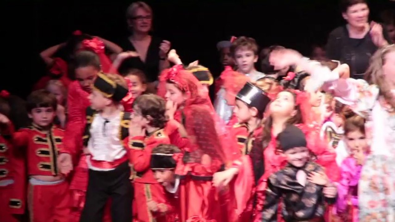 Spectacle de fin d'étude au Theatre du Gymnase, Paris
