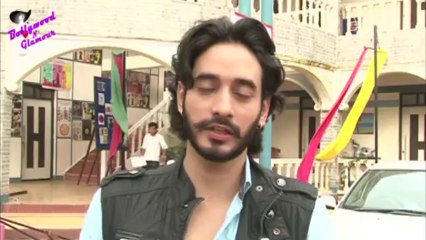 On location of TV Serial ‘Na Bole Tum Na Maine Kuchh Kaha’- Veera confused