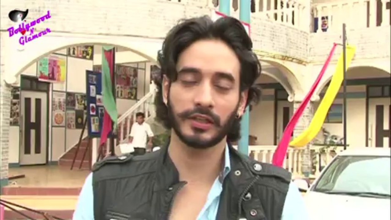 On location of TV Serial ‘Na Bole Tum Na Maine Kuchh Kaha’- Veera confused