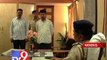 Tv9 Gujarat - Cop nabbed red handed taking money from passengers , Valsad