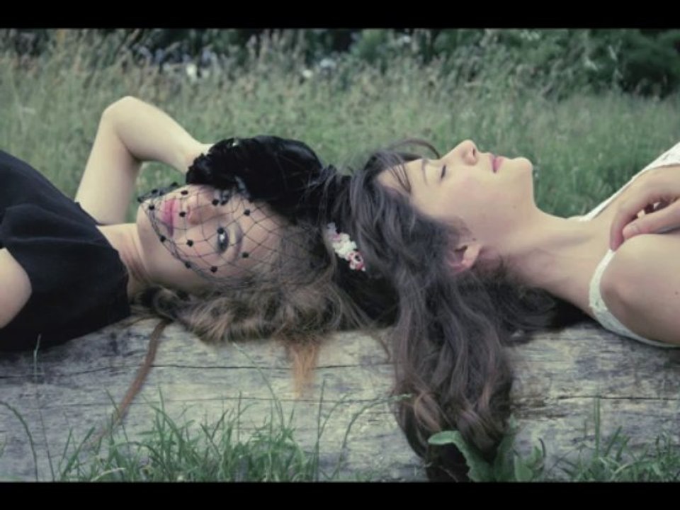 "Adèle et Lucie par Agathe Omnes