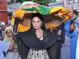 Veena Malik visits Hazrat Nizamuddin Dargah