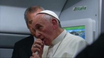 Le pape François improvise une conférence de presse dans l'avion