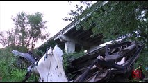 Avellino - Bus precipita da viadotto, 39 morti -immagini diurne 1- (29.07.13)