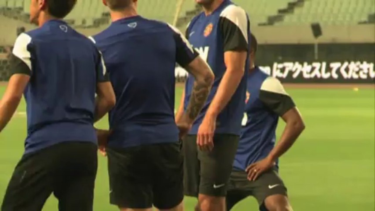 Chicharito y Giroud, posibles recambios para Soldado