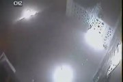Camiye molotoflu saldırı güvenlik kamerasında