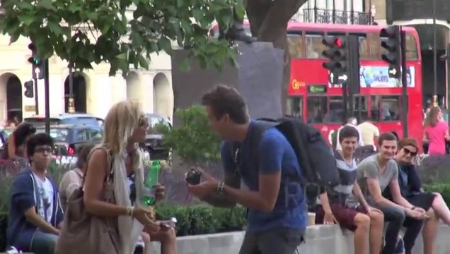 Caméra caché - l'appareil photo qui arrose les touristes.