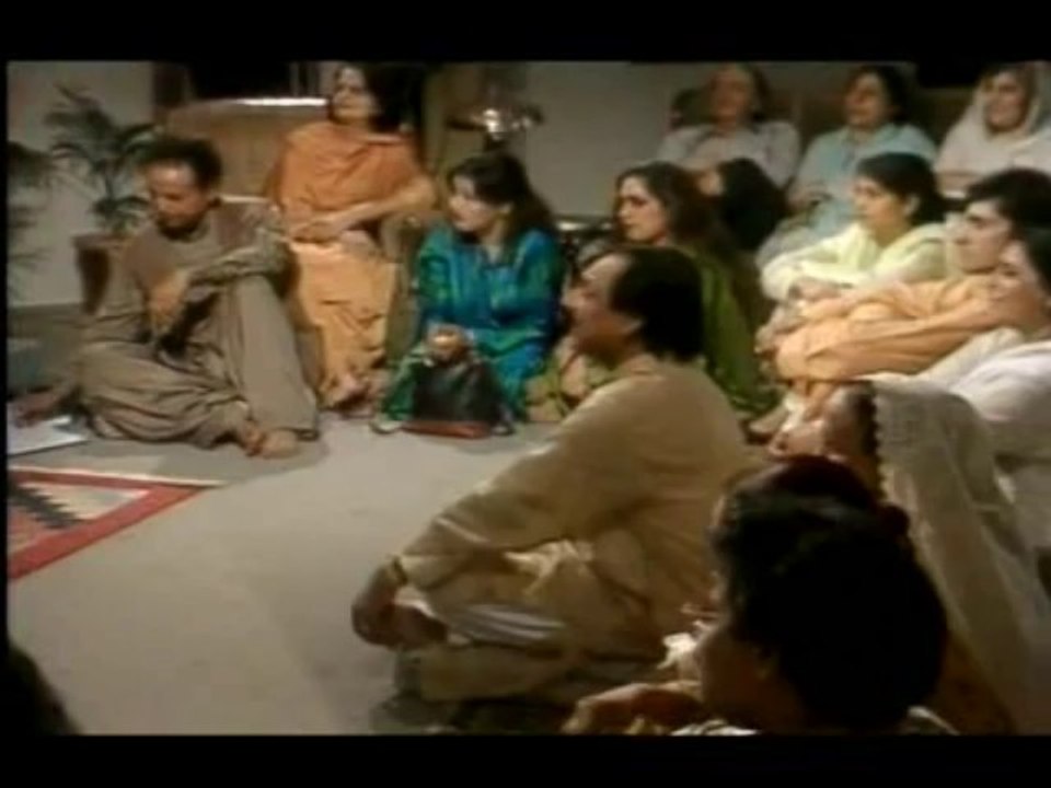 MEHDI HASSAN Live - PYAR BHARE DO SHARMILE NAIN