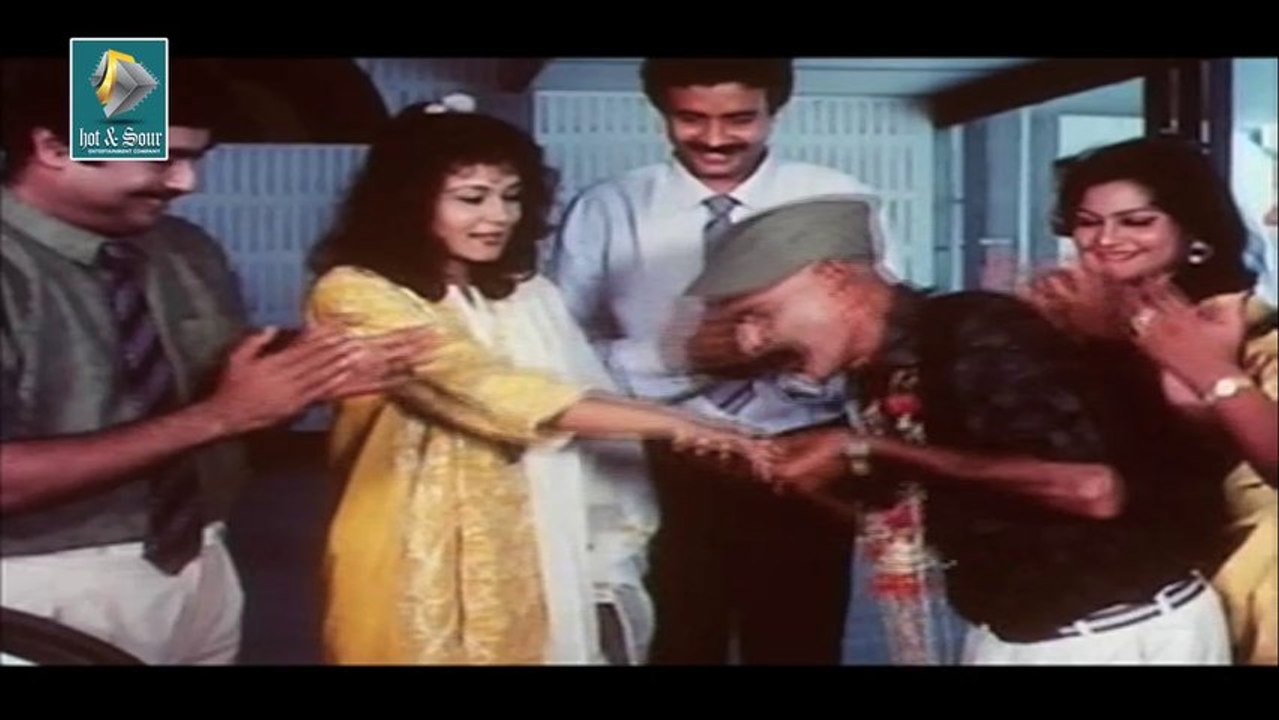 mallu hot movie sizzling aunty in Airport