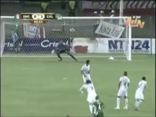 Πανηγύρισε φορώντας το σακάκι του προπονητή του