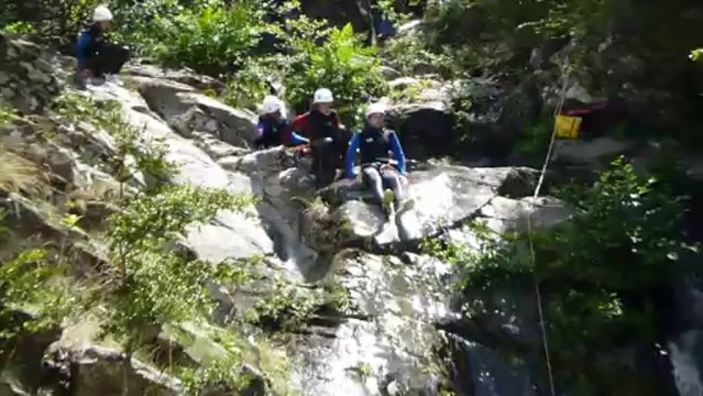 Canyoning Ardèche - Saut de la Dame : toboggan de 10m