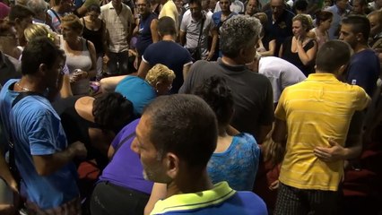 Pozzuoli (NA) - Strage bus, la camera ardente a Monteruscello (29.07.13)