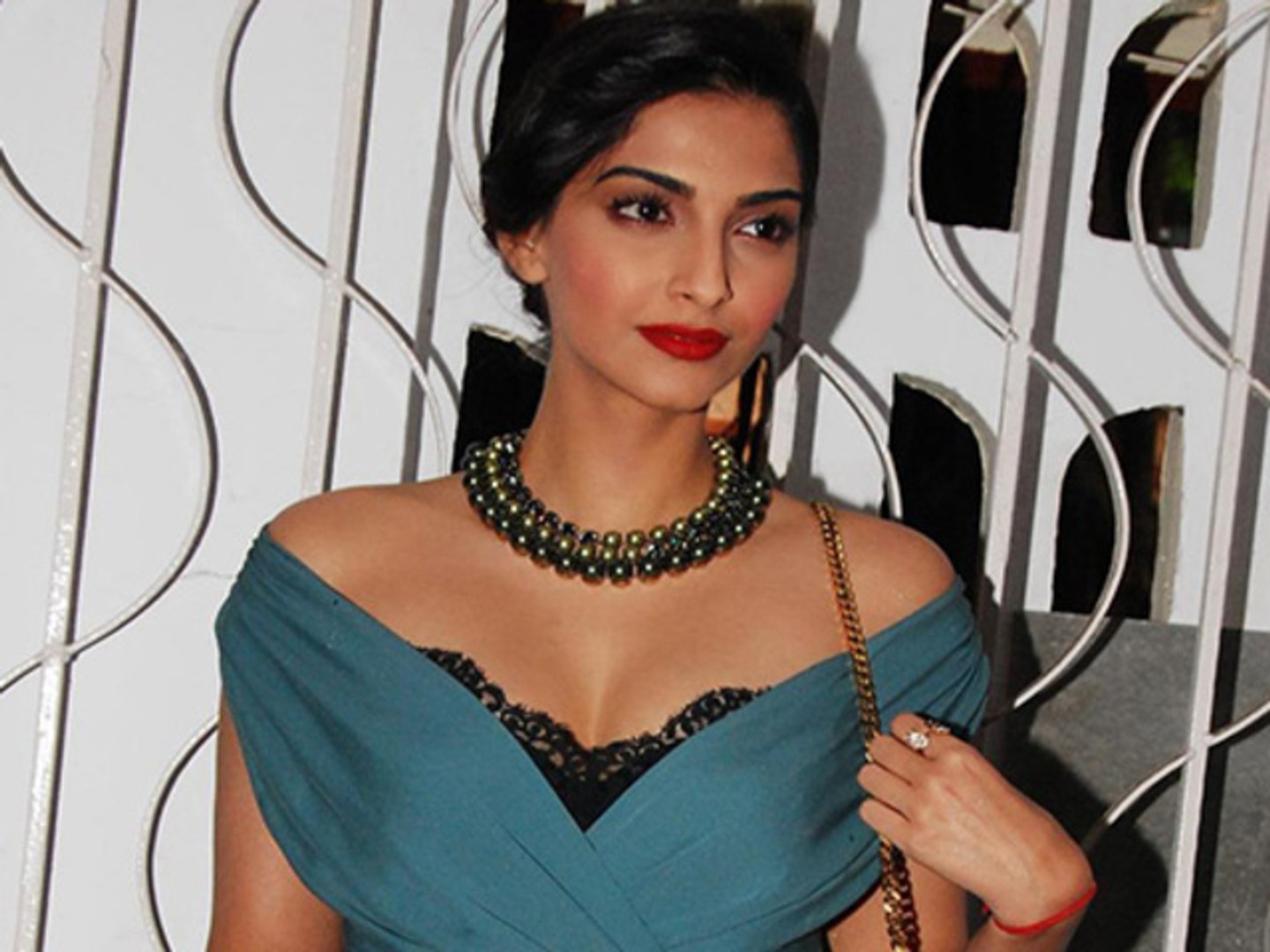 Sonam Kapoor Faces Another Wardrobe Malfunction At Stardust Event