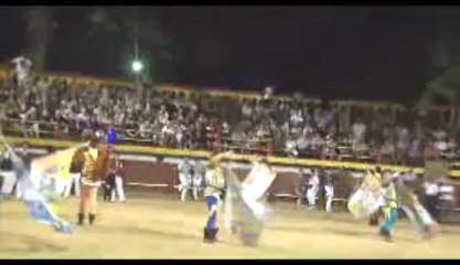 Le groupe des lanceurs de drapeaux italiens Spandieratori de Sansepolcro