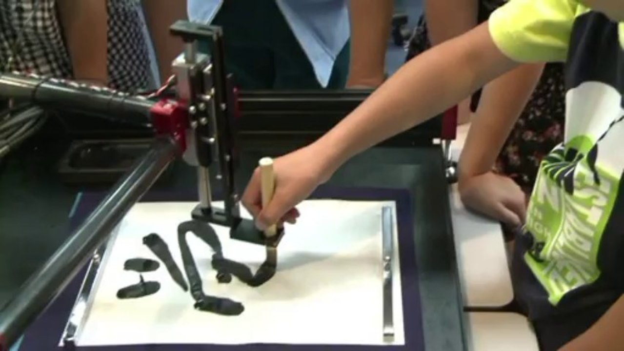 Japon: quand un robot change des élèves en maîtres calligraphes