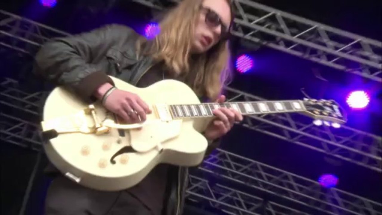Dolomite Minor - Rambler // Live at Kendal Calling 2013