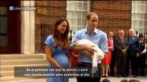 Los Duques de Cambridge presentan a su primer hijo