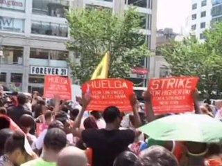 Американский фаст-фуд вышел на забастовку